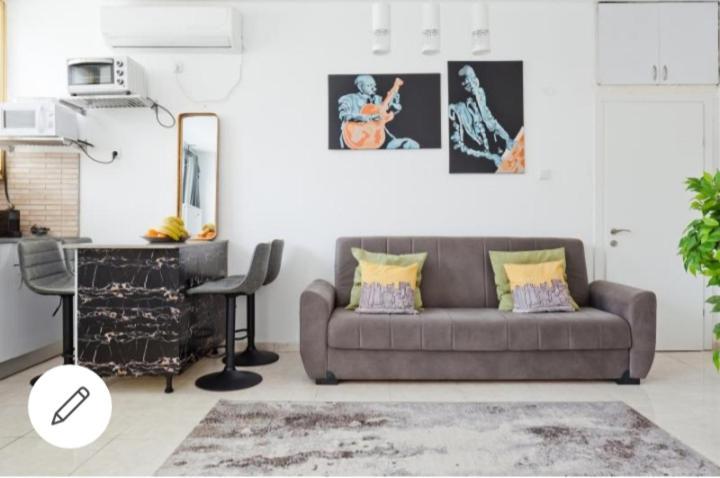 Bat Yam On The Beach Appartement Buitenkant foto
