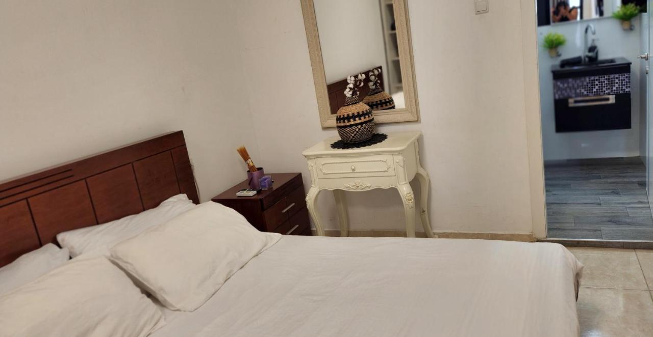Bat Yam On The Beach Appartement Buitenkant foto