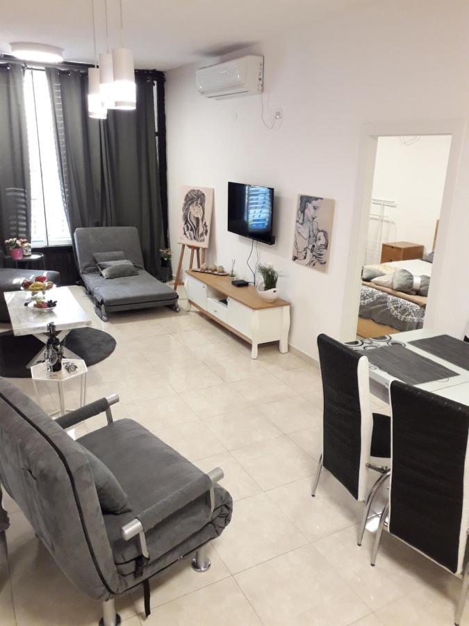 Bat Yam On The Beach Appartement Buitenkant foto